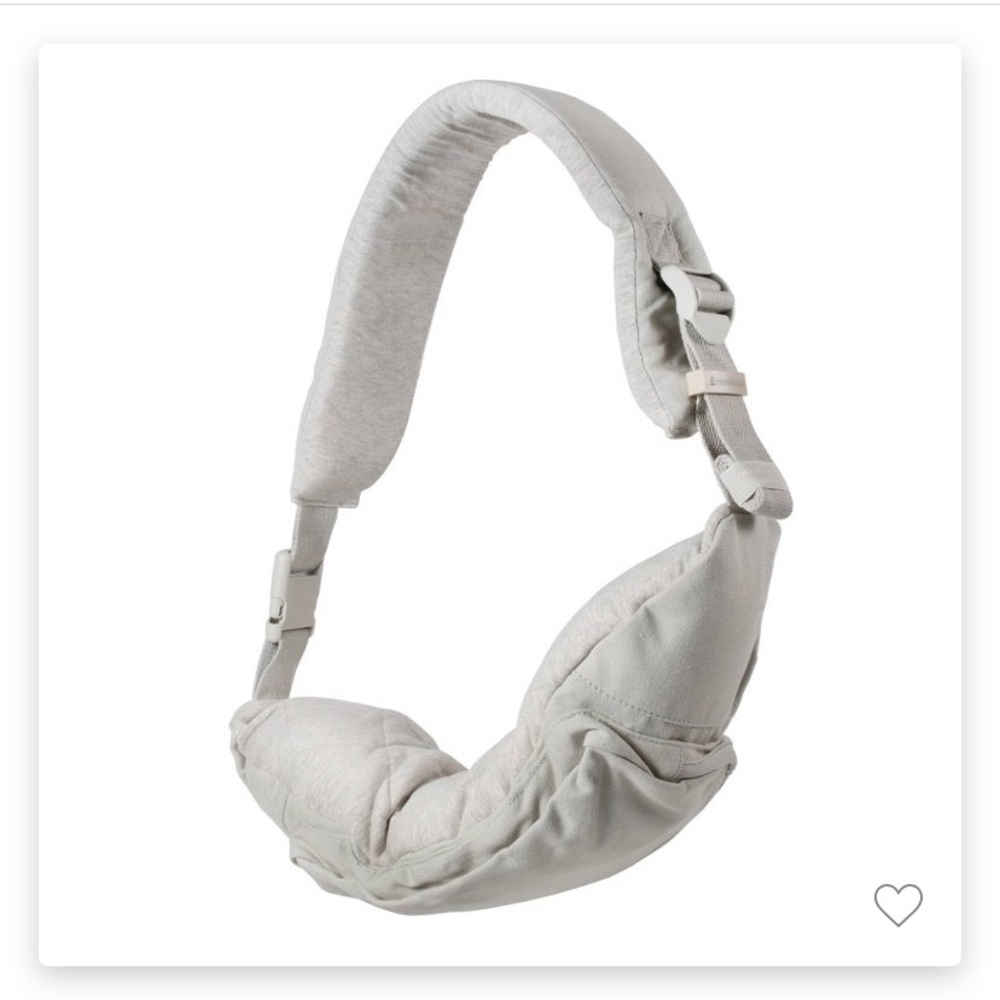 Humble bee nursing sling